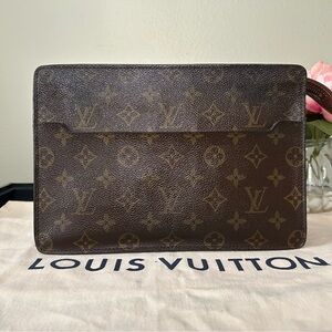 Authentic Louis Vuitton Monogram Canvas Vintage Pochette / Clutch